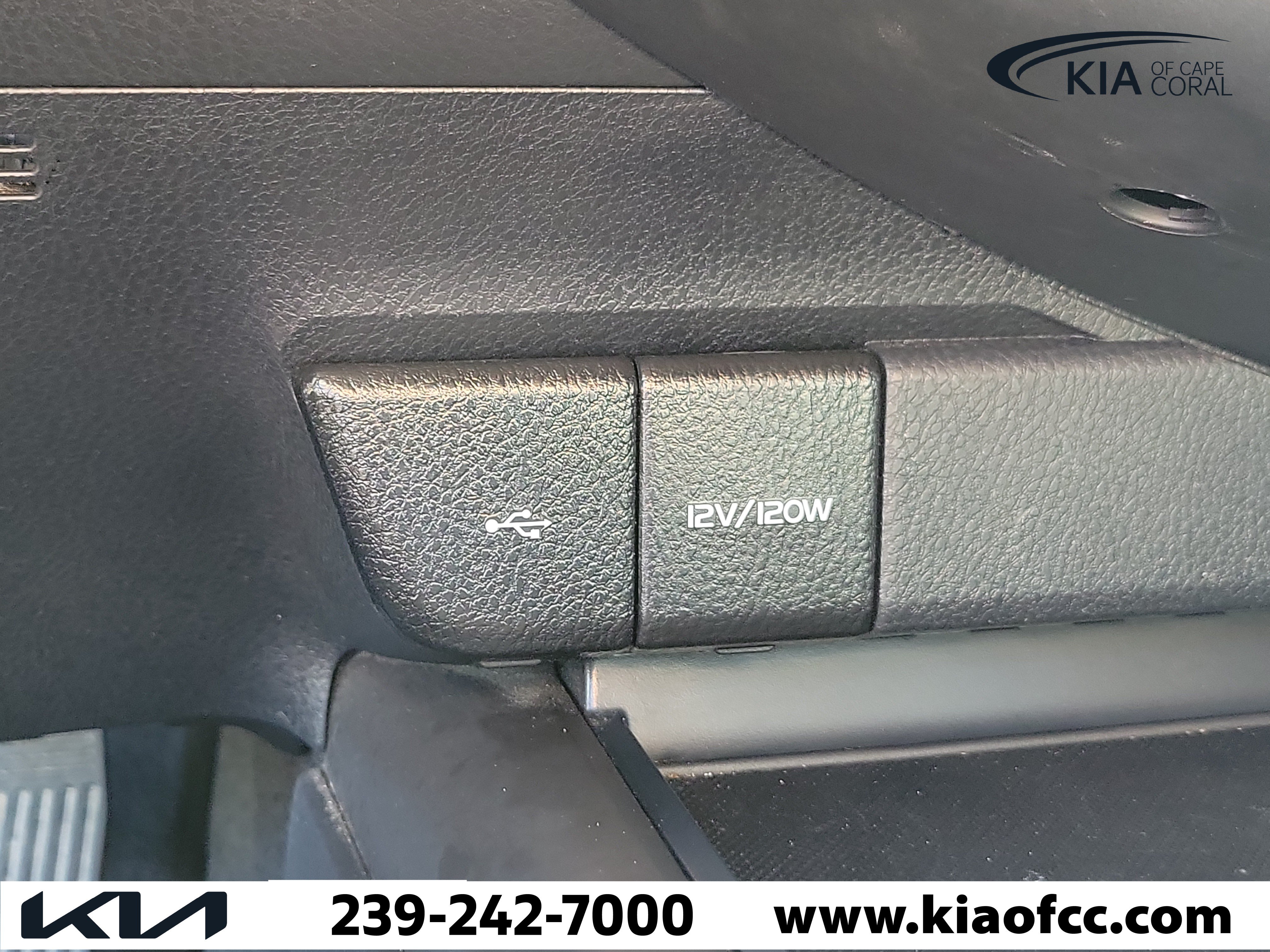 Used 2023 Toyota Camry SE w/ Convenience Package FWD image 28