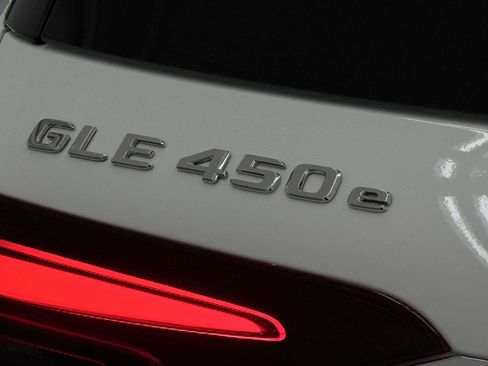 Used 2025 Mercedes-Benz GLE 450e 4MATIC w/ Winter Package image 20