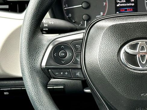 Used 2025 Toyota Corolla LE FWD image 19