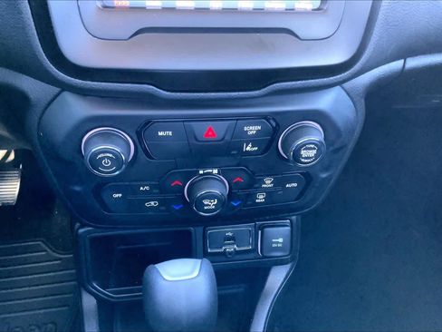 Used 2021 Jeep Renegade Sport image 30