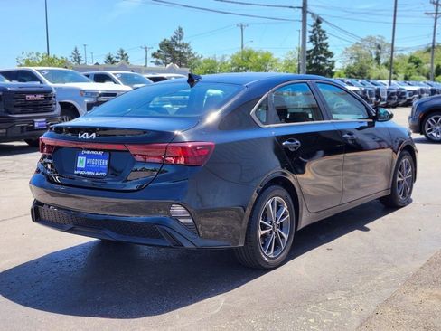 Used 2023 Kia Forte LXS FWD image 5