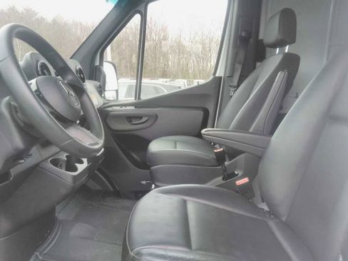 Used 2025 Mercedes-Benz Sprinter 2500 image 23