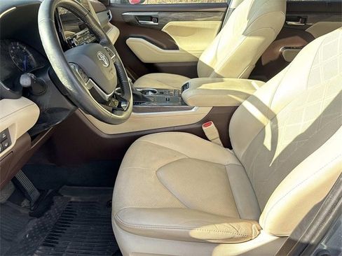 Used 2020 Toyota Highlander Platinum image 30