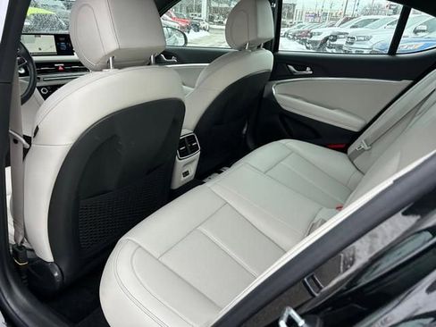 Used 2025 Genesis G70 2.5T image 14