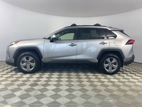 Used 2022 Toyota RAV4 XLE image 4