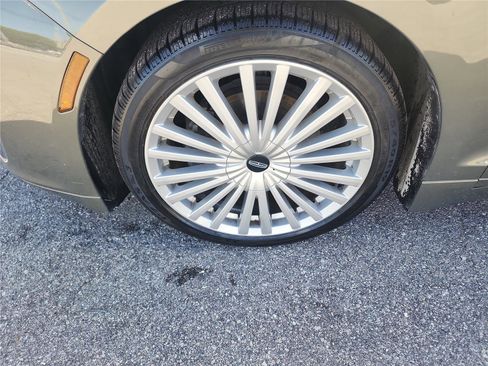 Used 2017 Lincoln MKZ Reserve image 9