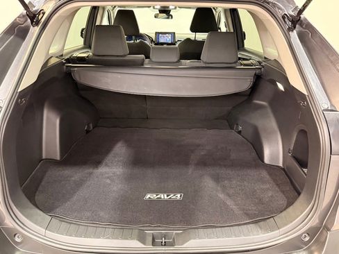 Used 2022 Toyota RAV4 LE image 13