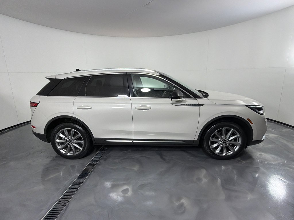 Used 2022 Lincoln Corsair AWD w/ Premium Package image 4