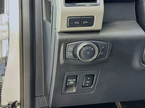 Used 2019 Ford F150 Lariat w/ Equipment Group 502A Luxury AWD/4WD image 29