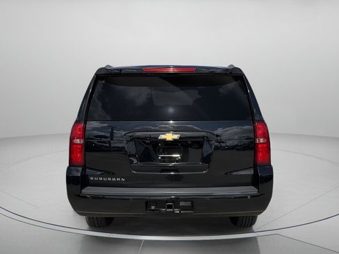 Used 2019 Chevrolet Suburban LS RWD image 4