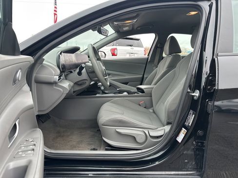Used 2024 Hyundai Elantra SEL image 8