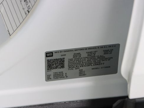 Used 2023 GMC Terrain SLT AWD/4WD image 32