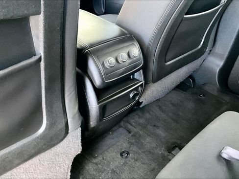 Used 2012 Chevrolet Traverse LT FWD image 32