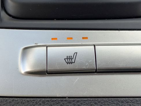 Used 2024 Kia Carnival LX FWD image 27