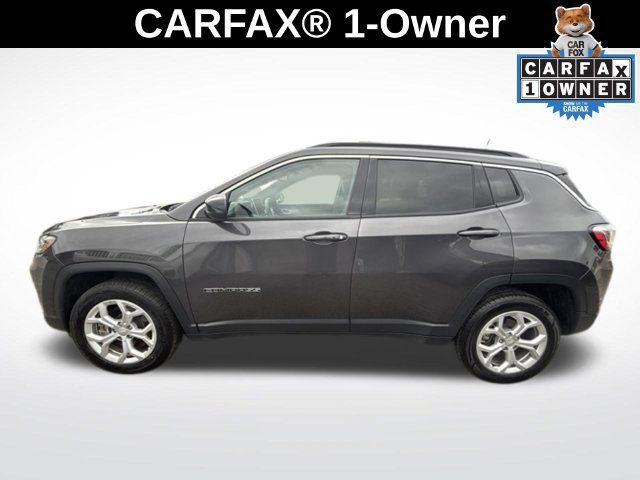 Used 2024 Jeep Compass Latitude AWD/4WD image 2