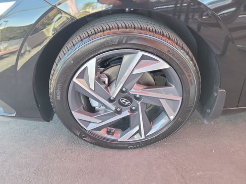 Certified 2025 Hyundai Elantra Sport FWD image 31