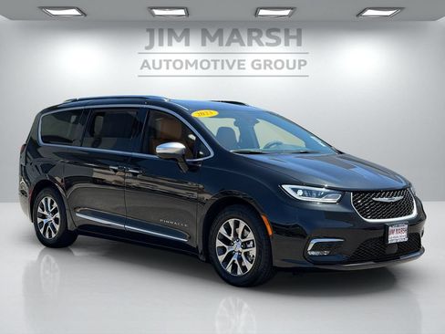 Used 2023 Chrysler Pacifica Pinnacle FWD image 8