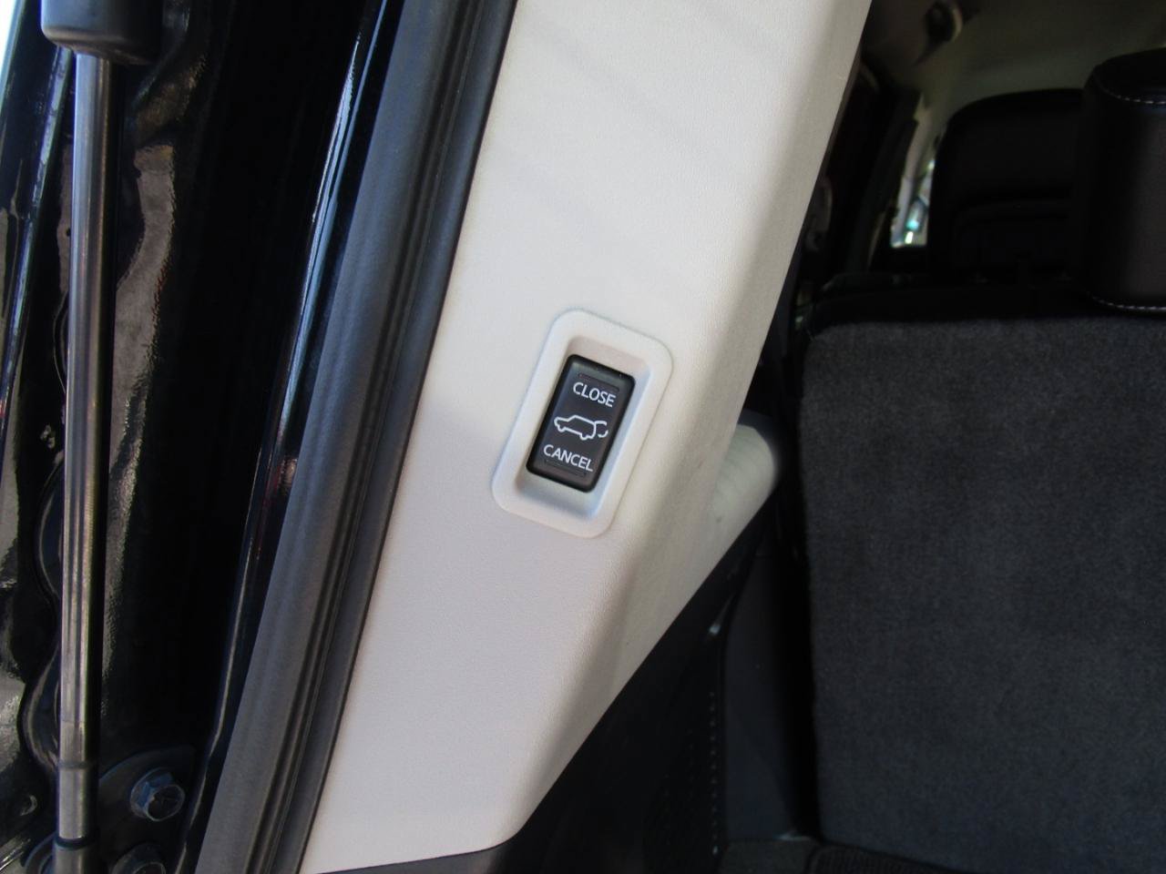 Used 2015 Nissan Armada Platinum RWD image 29