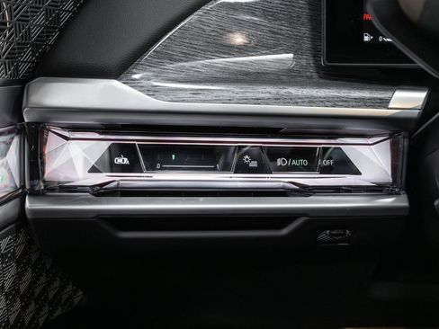 Used 2023 BMW 760i xDrive w/ Executive Package image 38