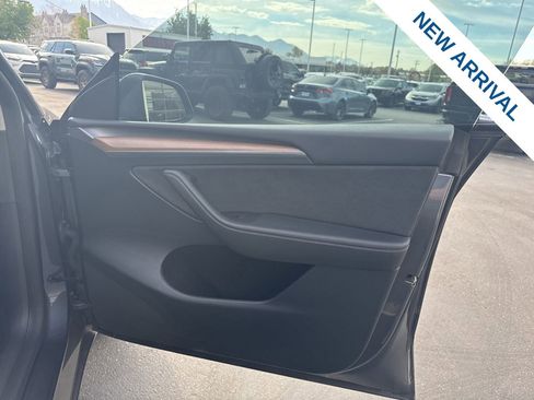 Used 2023 Tesla Model Y Long Range image 10