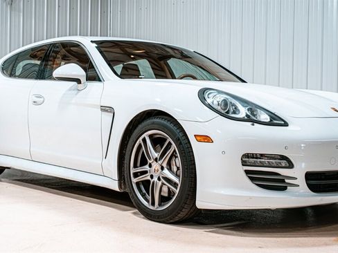 Used 2013 Porsche Panamera 4S image 1