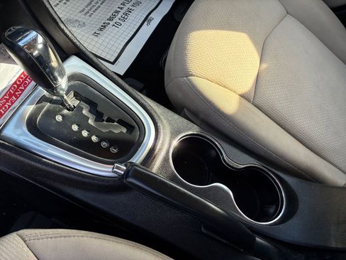 Used 2013 Chrysler 200 LX image 30