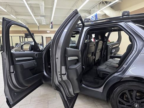 Used 2020 Land Rover Discovery Landmark AWD/4WD image 19