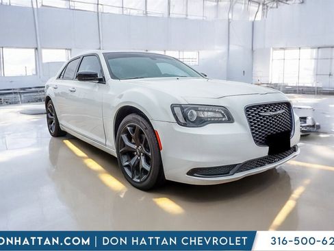 Used 2023 Chrysler 300 Touring w/ Sport Appearance Package image 29