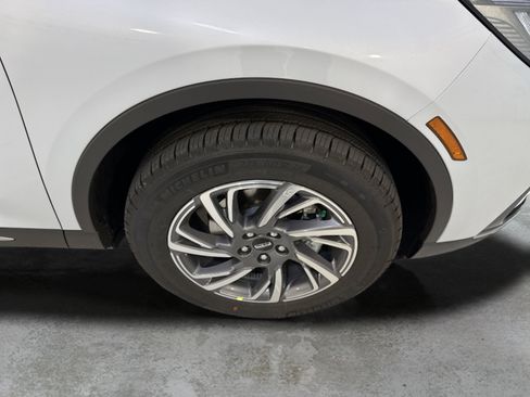 New 2026 Lincoln Corsair Premiere w/ Rear Removable Package Tray FWD image 29