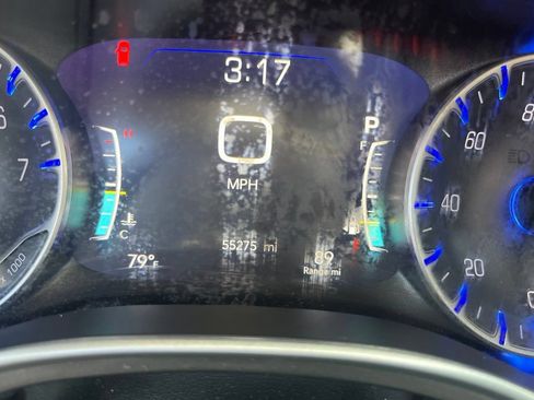 Used 2023 Chrysler Pacifica Touring-L FWD image 11