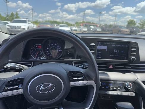 Certified 2021 Hyundai Elantra SEL FWD image 7