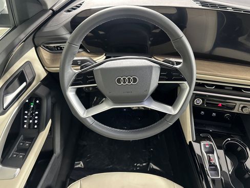 Used 2025 Audi Q5 Premium w/ Convenience Package image 13