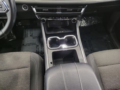 Used 2025 Chevrolet Traverse LT AWD/4WD image 16