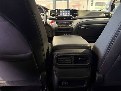Used 2025 Honda Ridgeline Sport image 23