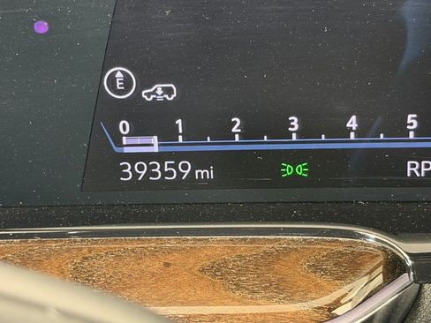 Used 2023 Cadillac Escalade ESV Sport Platinum image 20