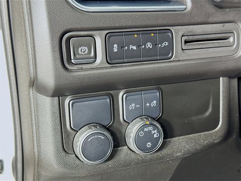 Used 2021 Chevrolet Suburban LT image 21