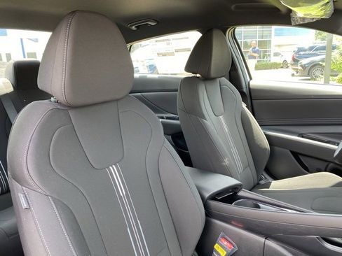 New 2025 Hyundai Elantra SEL image 37