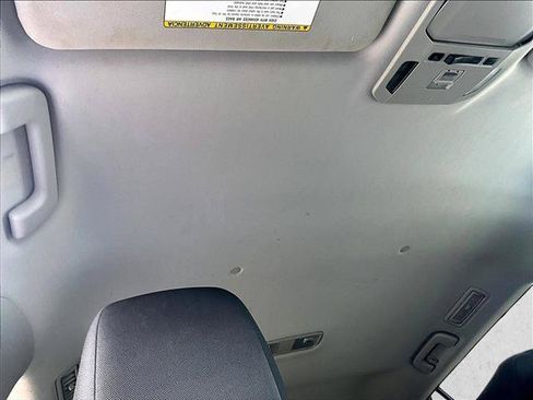 Used 2021 Toyota Highlander LE FWD image 17