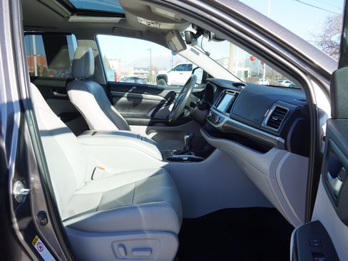 Certified 2019 Toyota Highlander Limited image 23