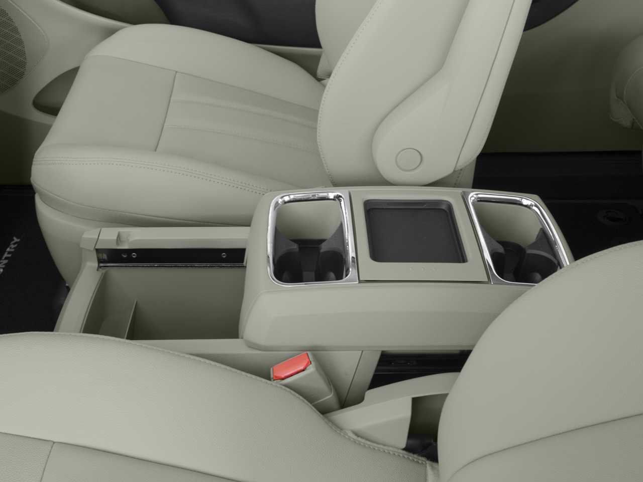 Used 2016 Chrysler Town & Country Touring FWD image 10