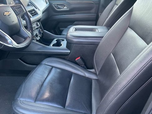 Used 2022 Chevrolet Suburban LT w/ LT Signature Package image 8