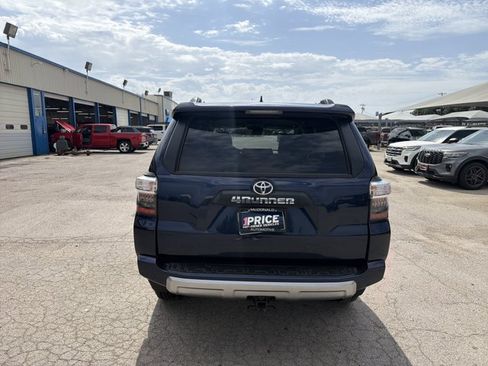 Used 2024 Toyota 4Runner TRD Off-Road Premium AWD/4WD image 4