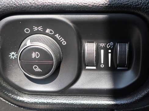 Used 2020 RAM 1500 Laramie w/ Sport Appearance Package image 21