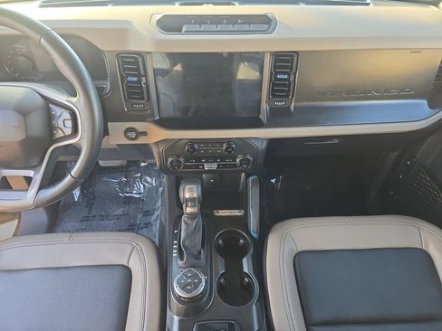 Used 2023 Ford Bronco Wildtrak image 13