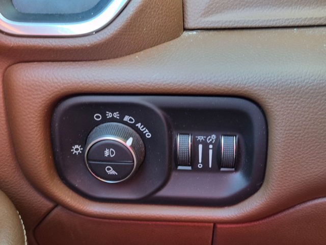 Used 2020 RAM 3500 Laramie AWD/4WD image 12