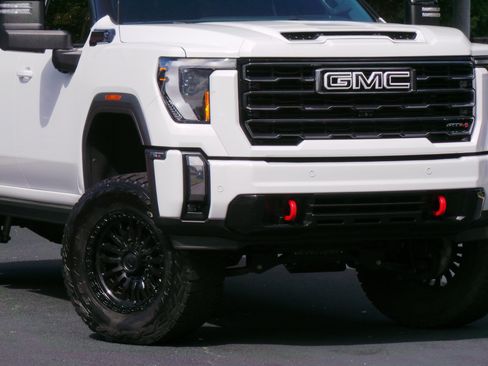 Used 2024 GMC Sierra 2500 AT4 w/ AT4 Premium Plus Package AWD/4WD image 29