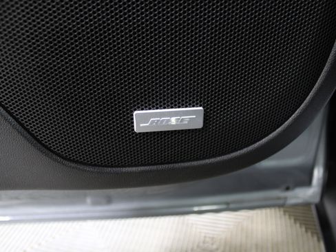 Used 2023 GMC Acadia SLT w/ Elevation Edition image 10