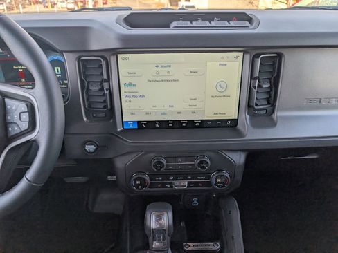New 2025 Ford Bronco Big Bend w/ Black Diamond Package AWD/4WD image 13