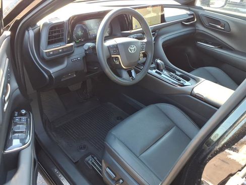 Used 2026 Toyota Crown Limited image 8