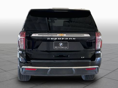 Used 2021 Chevrolet Suburban LT w/ Luxury Package RWD image 4